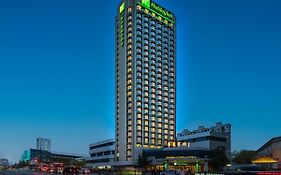Holiday Inn Shanghai Huaxia By Ihg - Overlooking City Scenery At Sky View Restaurant