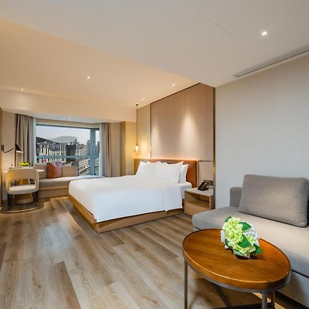 Holiday Inn Shanghai Huaxia By Ihg - Overlooking City Scenery At Sky View Restaurant Eksteriør billede