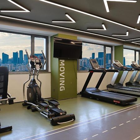 Holiday Inn Shanghai Huaxia By Ihg - Overlooking City Scenery At Sky View Restaurant Eksteriør billede
