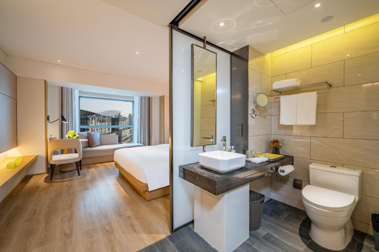 Holiday Inn Shanghai Huaxia By Ihg - Overlooking City Scenery At Sky View Restaurant Eksteriør billede