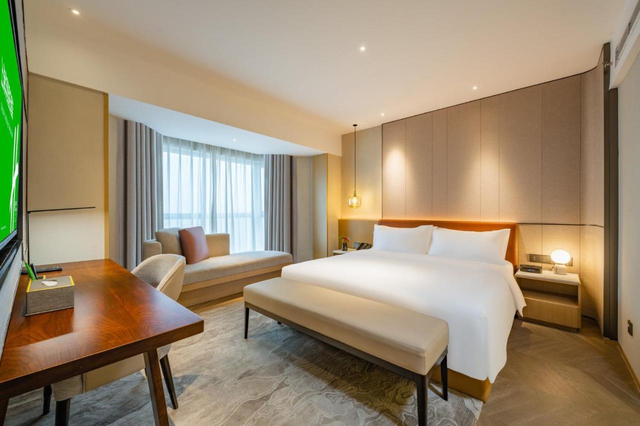 Holiday Inn Shanghai Huaxia By Ihg - Overlooking City Scenery At Sky View Restaurant Eksteriør billede