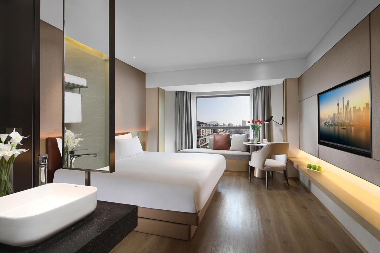 Holiday Inn Shanghai Huaxia By Ihg - Overlooking City Scenery At Sky View Restaurant Eksteriør billede