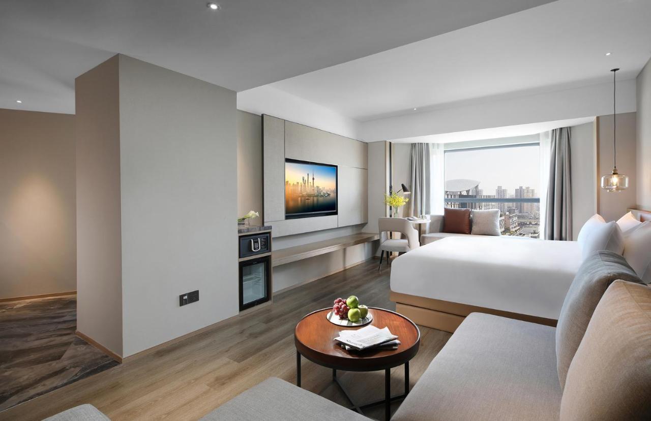 Holiday Inn Shanghai Huaxia By Ihg - Overlooking City Scenery At Sky View Restaurant Eksteriør billede