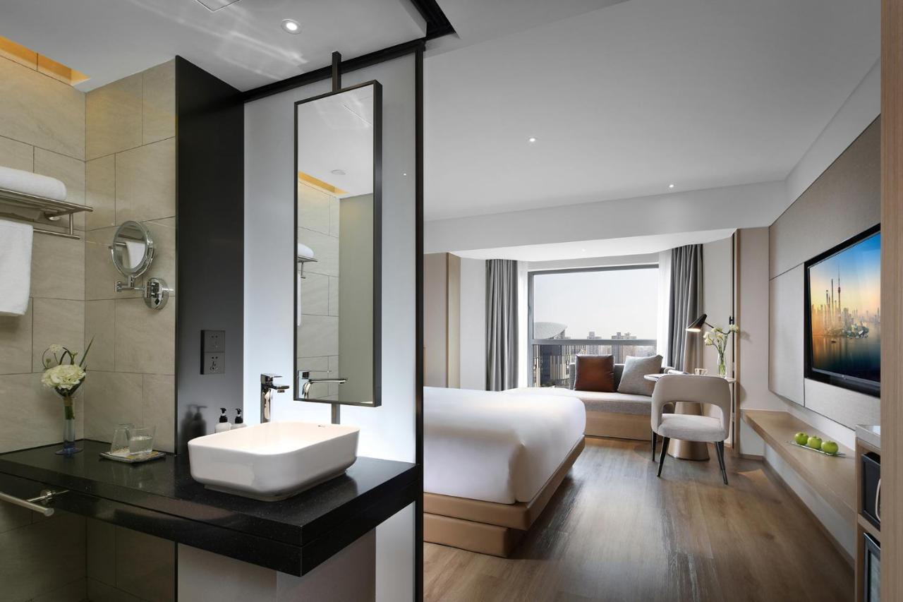 Holiday Inn Shanghai Huaxia By Ihg - Overlooking City Scenery At Sky View Restaurant Eksteriør billede