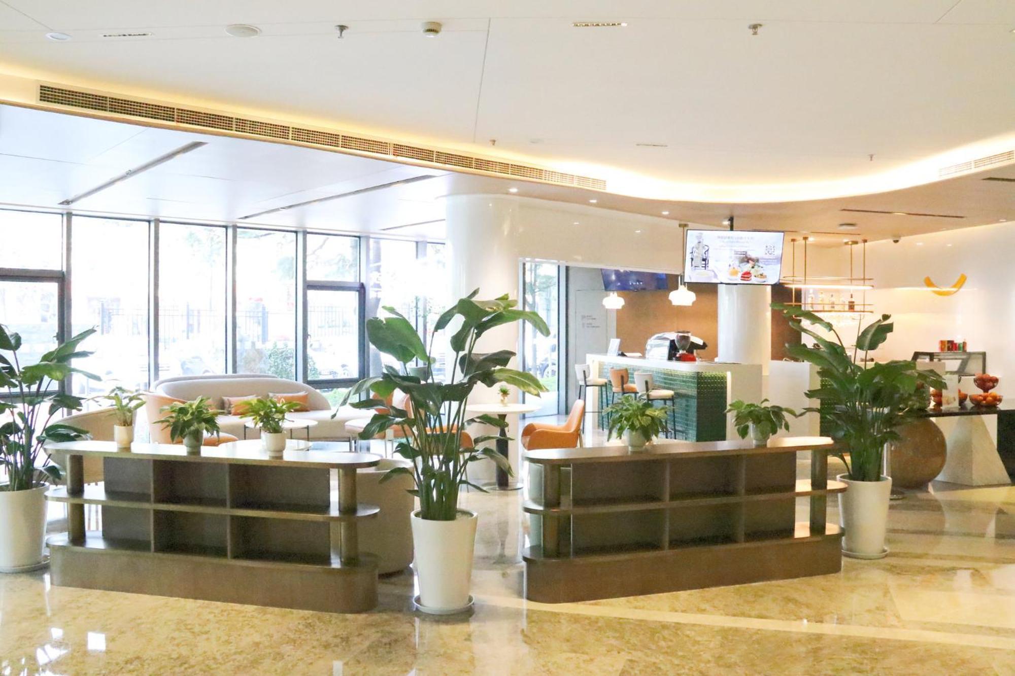Holiday Inn Shanghai Huaxia By Ihg - Overlooking City Scenery At Sky View Restaurant Eksteriør billede