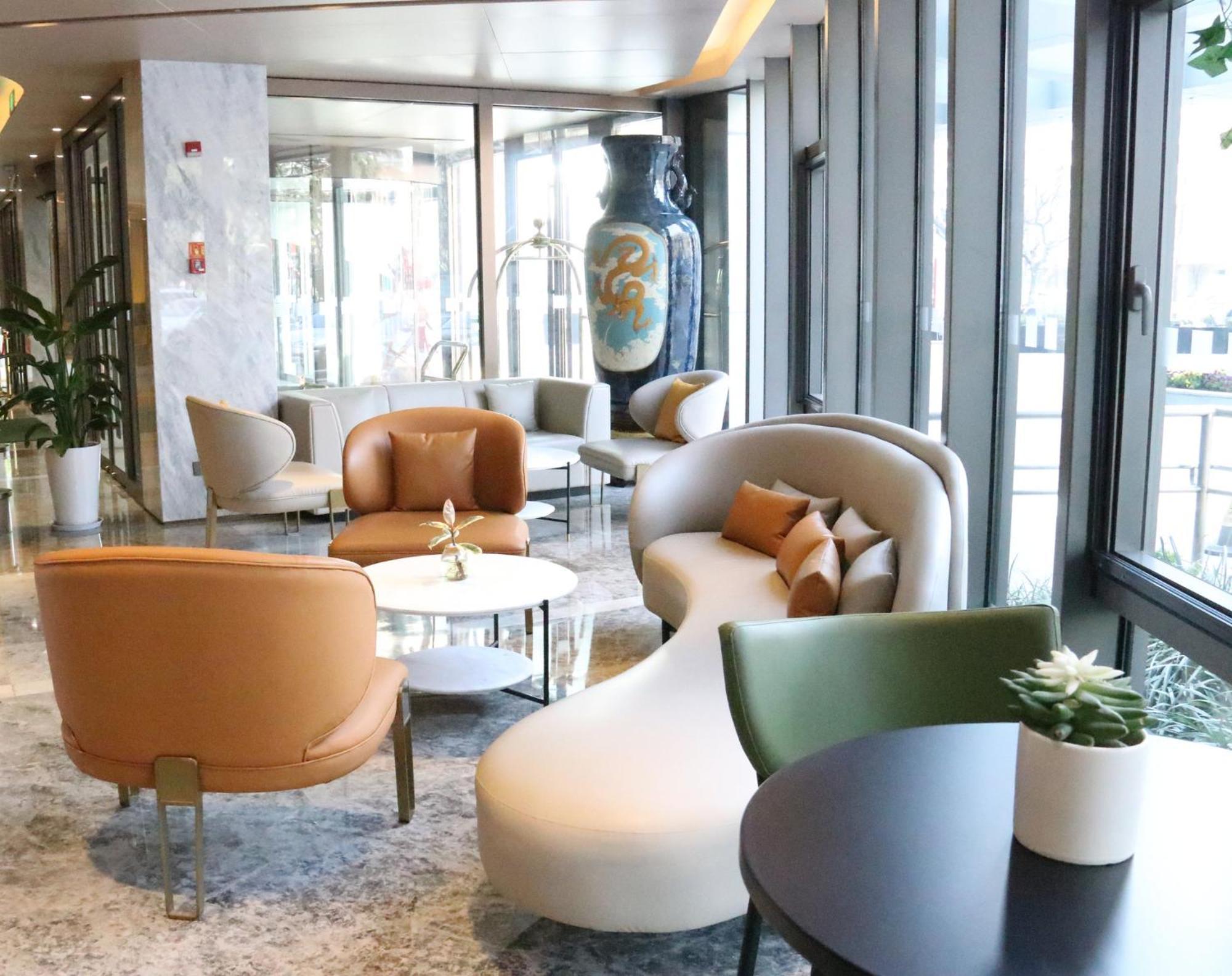 Holiday Inn Shanghai Huaxia By Ihg - Overlooking City Scenery At Sky View Restaurant Eksteriør billede