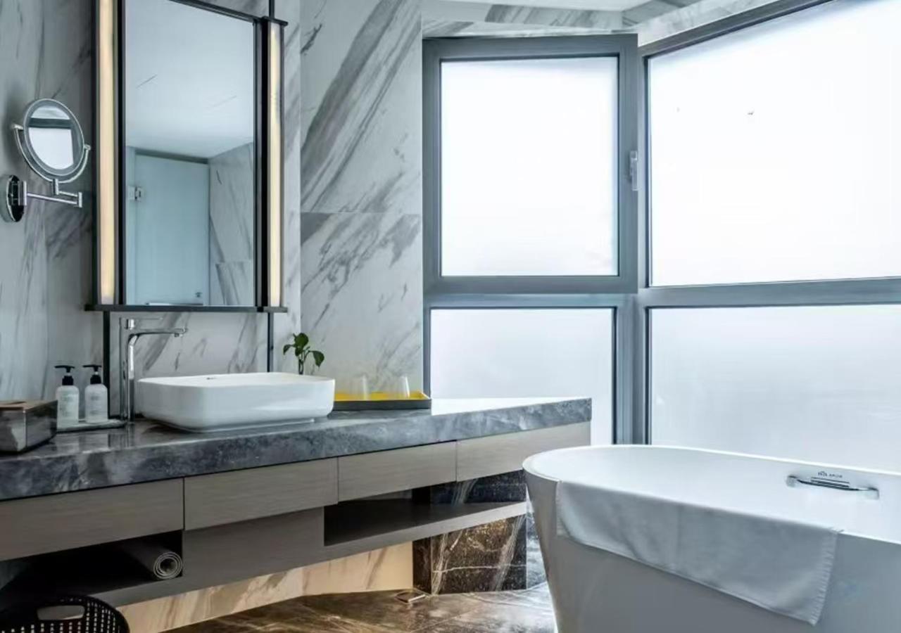 Holiday Inn Shanghai Huaxia By Ihg - Overlooking City Scenery At Sky View Restaurant Eksteriør billede