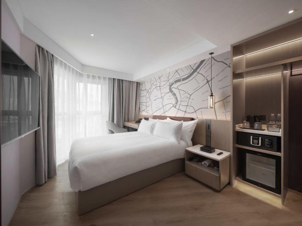 Holiday Inn Shanghai Huaxia By Ihg - Overlooking City Scenery At Sky View Restaurant Eksteriør billede